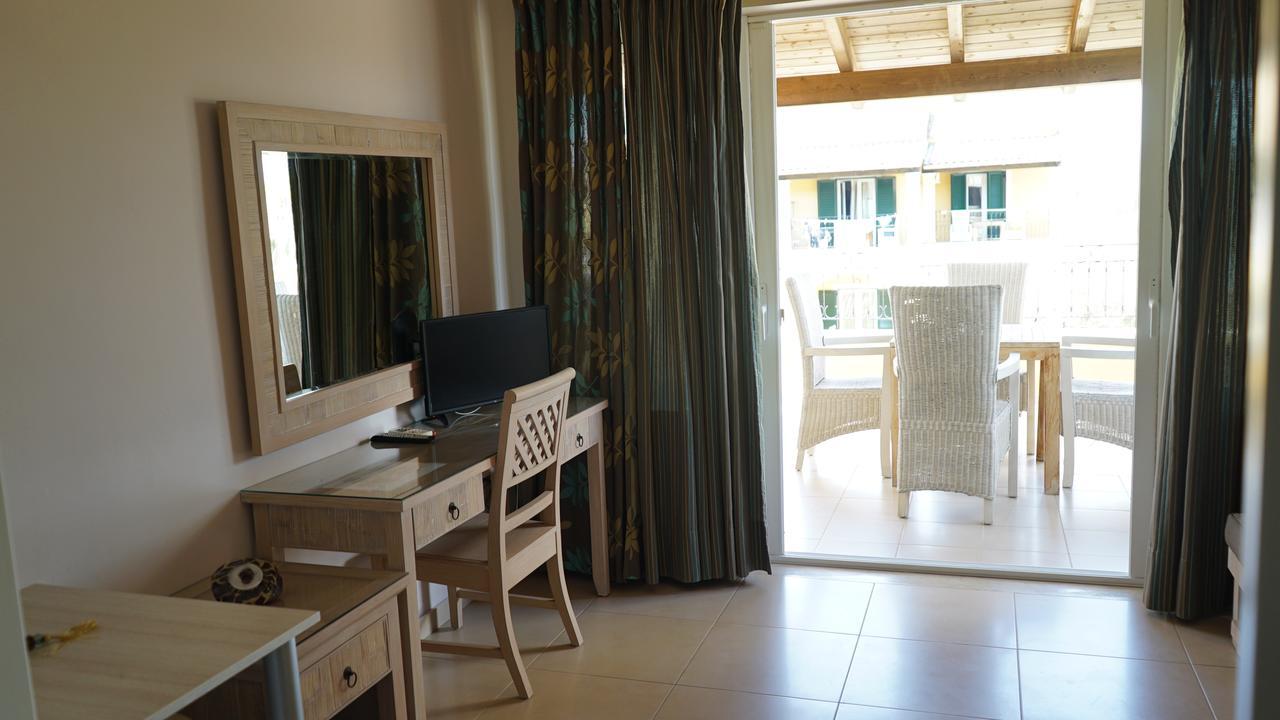 Spiti Nikos Aparthotel Danilia Exteriör bild