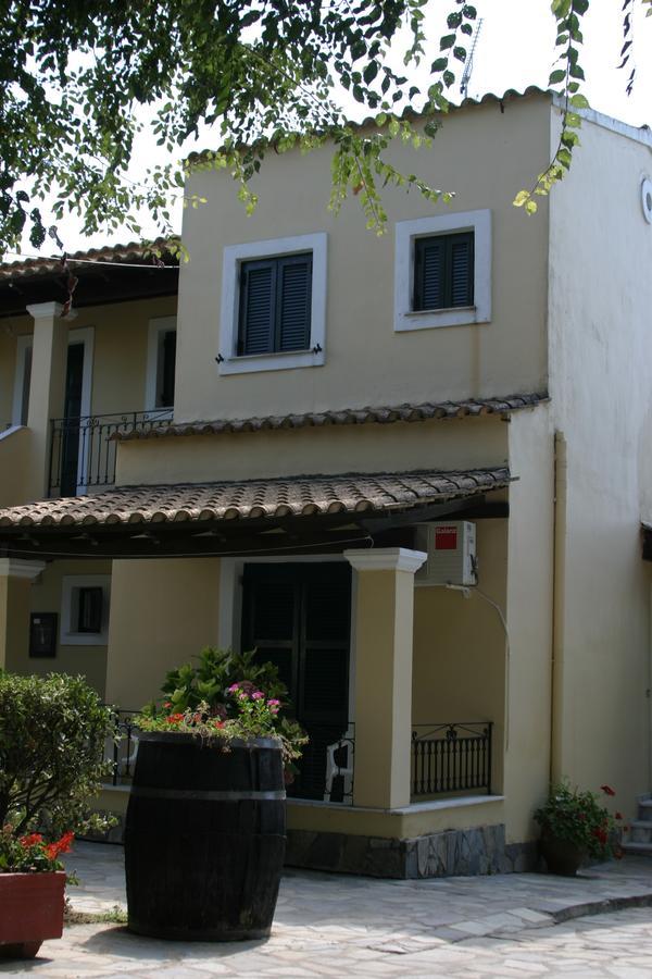 Spiti Nikos Aparthotel Danilia Exteriör bild